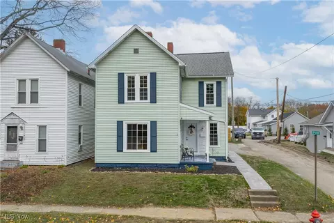 341 Ray Ave NE, New Philadelphia, OH 44663