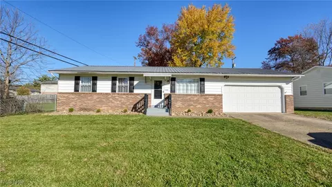 3312 Fairway Ln, Zanesville, OH 43701