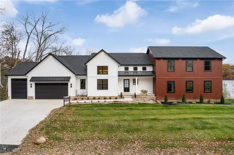 5858 Springlake Rd NW, Canton, OH 44718