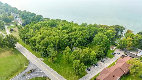 3337 Lake Rd W, Ashtabula, OH 44004