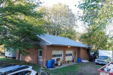 13345 Stoneford Rd SW, Beach City, OH 44608
