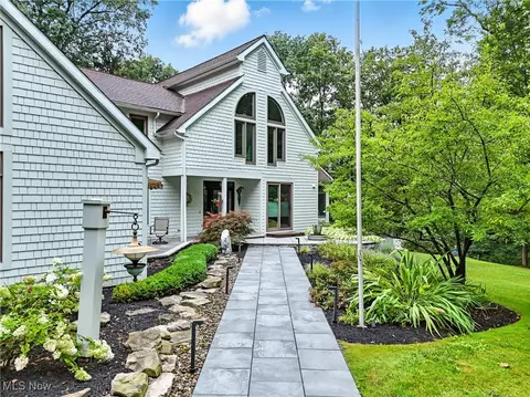 8700 Galloway Trail Trl, Novelty, OH 44072