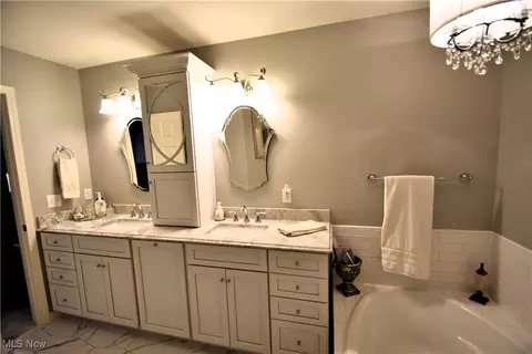 Bath - 7871 Walnut St #A, Boardman, OH 44512 photo 3 of 6