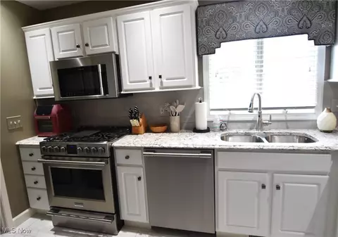 Kitchen - 7871 Walnut St #A, Boardman, OH 44512 photo 4 of 5