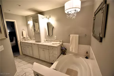 Bath - 7871 Walnut St #A, Boardman, OH 44512 photo 2 of 6