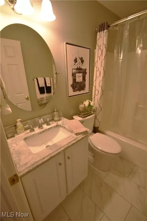 Bath - 7871 Walnut St #A, Boardman, OH 44512 photo 4 of 6