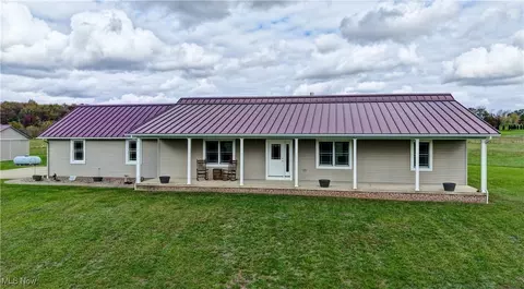 4606 Hardy Ridge Rd NW, Dundee, OH 44624