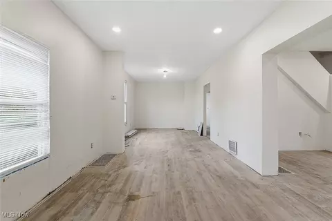 Living - 1206 Diagonal Rd, Akron, OH 44307 photo 5 of 6