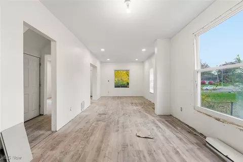 Living - 1206 Diagonal Rd, Akron, OH 44307 photo 2 of 6