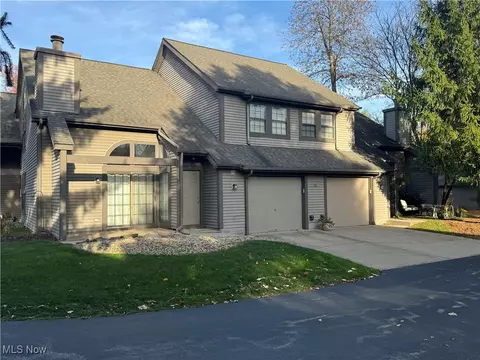 1233 Red Tail Hawk Unit Apt 4 Ct, Boardman, OH 44512