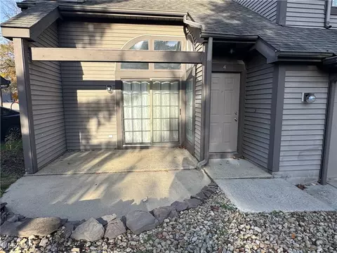 Exterior - 1233 Red Tail Hawk Unit Apt 4 Ct, Boardman, OH 44512 photo 2 of 3