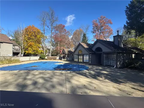 Exterior - 1233 Red Tail Hawk Unit Apt 4 Ct, Boardman, OH 44512 photo 3 of 3