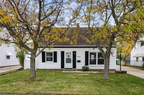 26430 Drakefield Ave, Euclid, OH 44132