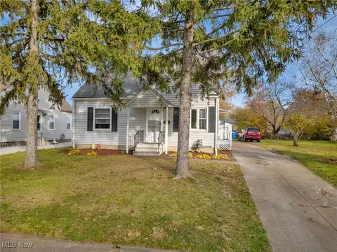 967 Warwick Dr, Sheffield Lake, OH 44054
