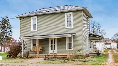 126 W 3rd St, Frazeysburg, OH 43822
