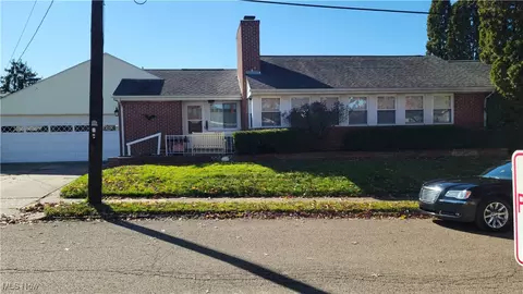 210 High St, Crooksville, OH 43731