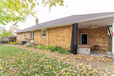 Exterior - 321 E 243rd St, Euclid, OH 44123 photo 7 of 8