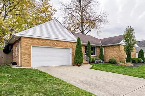Exterior - 321 E 243rd St, Euclid, OH 44123 photo 3 of 8