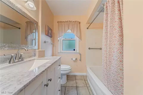 Bath - 321 E 243rd St, Euclid, OH 44123 photo 2 of 3