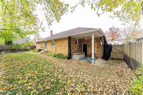 Exterior - 321 E 243rd St, Euclid, OH 44123 photo 8 of 8