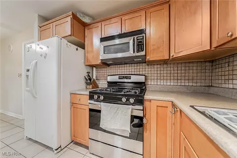 Kitchen - 321 E 243rd St, Euclid, OH 44123 photo 2 of 4