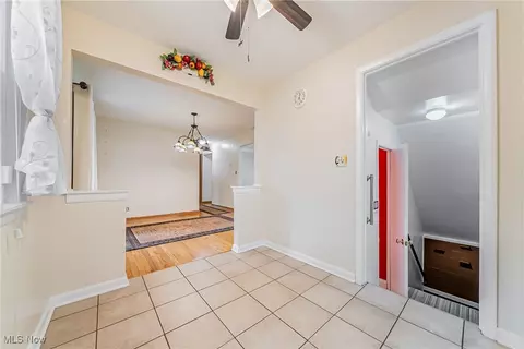 Entry Way - 321 E 243rd St, Euclid, OH 44123 photo 1 of 2