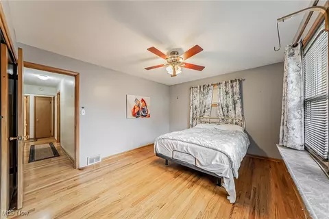 Bedroom - 321 E 243rd St, Euclid, OH 44123 photo 1 of 4