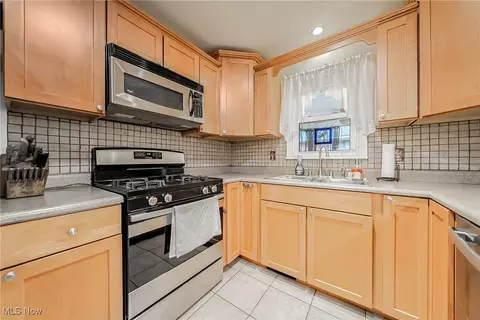 Kitchen - 321 E 243rd St, Euclid, OH 44123 photo 3 of 4