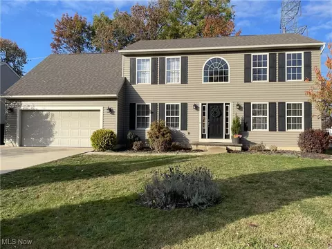 7072 Oak Tree Dr N, Lorain, OH 44053