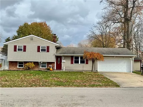 5741 Beech Dr, Mentor On The Lake, OH 44060