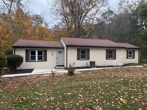 400 Calla Rd W, Youngstown, OH 44514