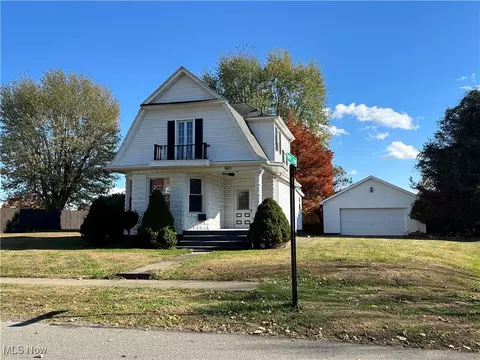905 W 4th St, Williamstown, WV 26187