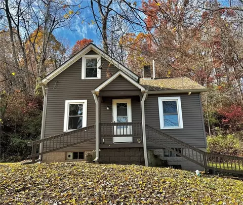 1315 Walnut Dr, Zanesville, OH 43701