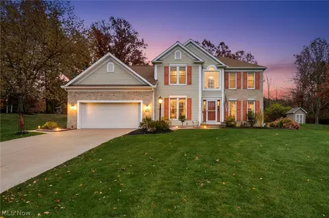 92 Ravenshollow Dr, Cuyahoga Falls, OH 44223