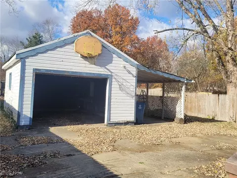 Exterior - 447 8th St, Struthers, OH 44471 photo 1 of 2