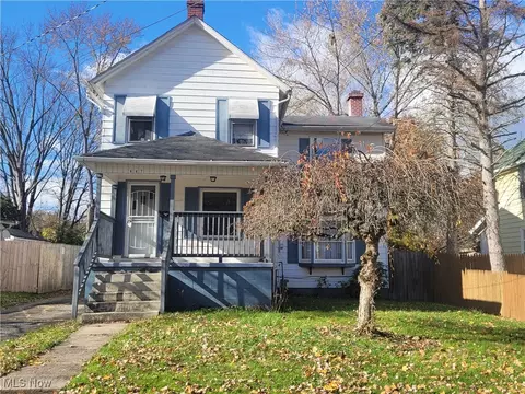 447 8th St, Struthers, OH 44471