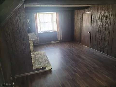 Living - 447 8th St, Struthers, OH 44471 photo 2 of 2