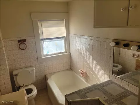 Bath - 447 8th St, Struthers, OH 44471 photo 2 of 2