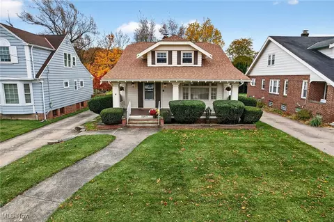 20877 Fairpark Dr, Fairview Park, OH 44126