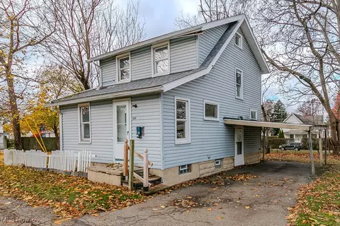 1325 Maddrell Ct NE, Canton, OH 44705