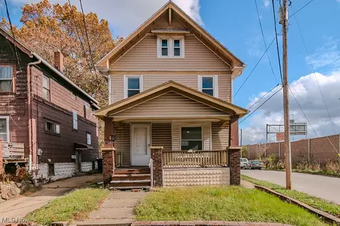 713 Kling St, Akron, OH 44311