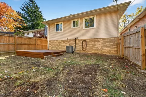 2410 Park Dr, Parma, OH 44134 photo 5