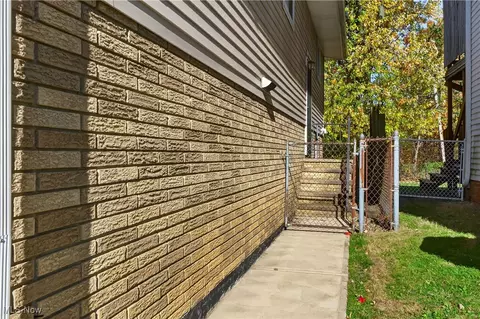 2410 Park Dr, Parma, OH 44134 photo 8