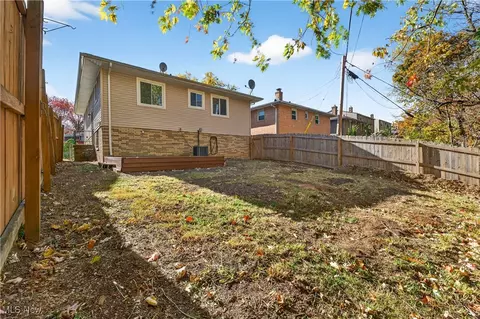 2410 Park Dr, Parma, OH 44134 photo 3