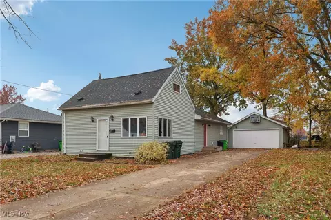 492 E Hopocan Ave, Barberton, OH 44203