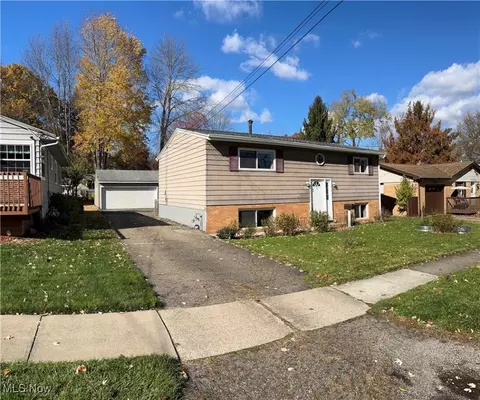 994 Ellsworth Dr, Akron, OH 44313