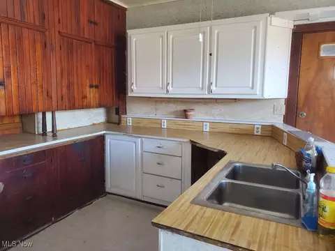 Kitchen - 537 3rd St, Elyria, OH 44035 photo 1 of 1