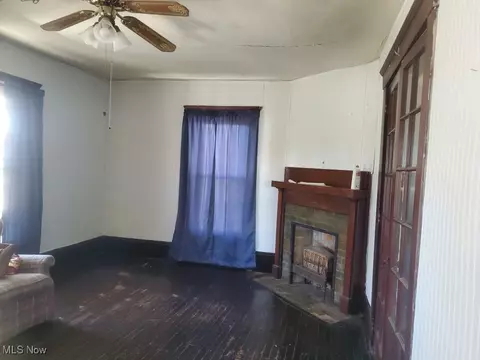 Living - 537 3rd St, Elyria, OH 44035 photo 1 of 1