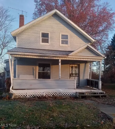 537 3rd St, Elyria, OH 44035