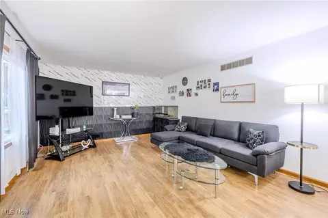 Living - 1212 E 15th St, Ashtabula, OH 44004 photo 1 of 4